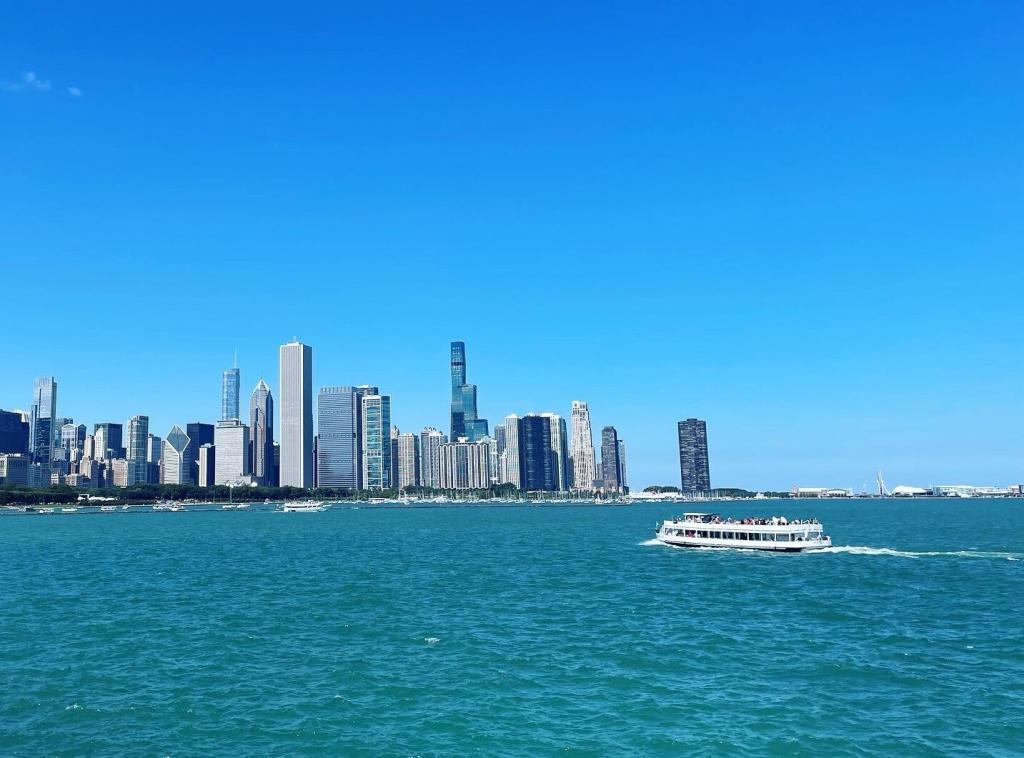 chicago lake michigan skyline